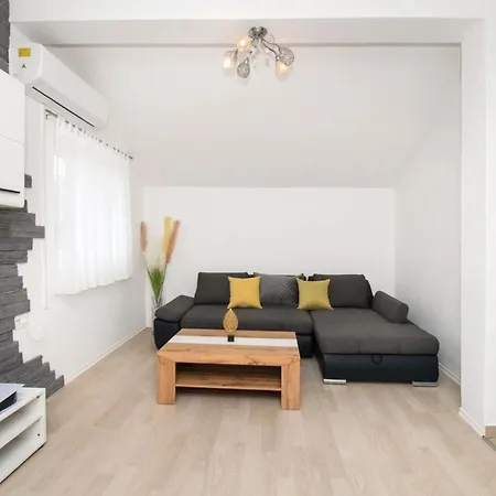 Ferienhaus Mit Privatpool Fur 9 Personen Und 1 Kind In Danilo, Dalmatien
