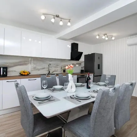 Ferienhaus Mit Privatpool Fur 9 Personen Und 1 Kind In Danilo, Dalmatien Hébergement de vacances