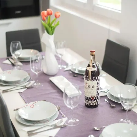 Ferienhaus Mit Privatpool Fur 9 Personen Und 1 Kind In Danilo, Dalmatien Hébergement de vacances