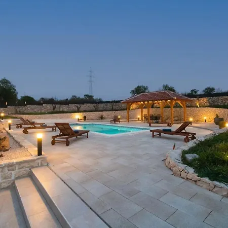 Hébergement de vacances Ferienhaus Mit Privatpool Fur 9 Personen Und 1 Kind In Danilo, Dalmatien *