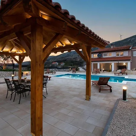 Hébergement de vacances Ferienhaus Mit Privatpool Fur 9 Personen Und 1 Kind In Danilo, Dalmatien Vrpolje