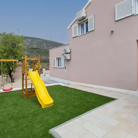 Hébergement de vacances Ferienhaus Mit Privatpool Fur 9 Personen Und 1 Kind In Danilo, Dalmatien Vrpolje